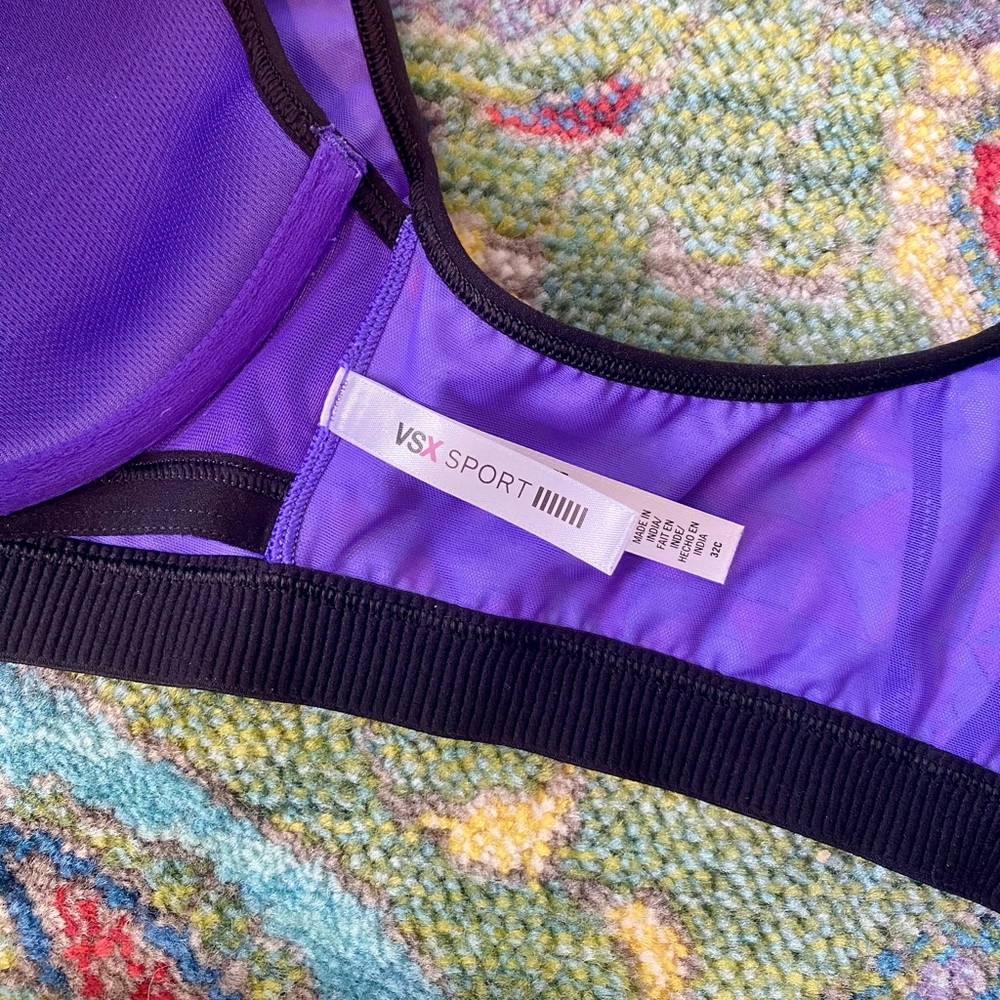 Victoria’s Secret VSX - Sports Bra with Cup Support - Picture 6 of 7
